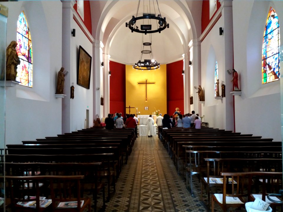 L'Estaque - Église de l'Estaque - Intérieur pendant une prière