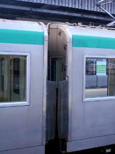 Kyoto subway 10 series coupliing