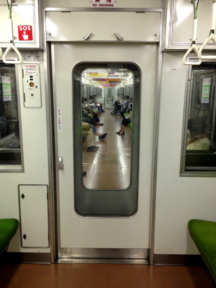 Kyoto subway 10 series doors 2