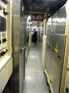KZ4AT interior - corridor