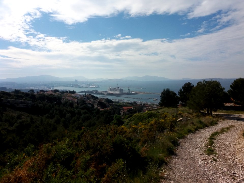 L'Estaque - Port de Marseille vu depuis le bout de l'impasse Pichou