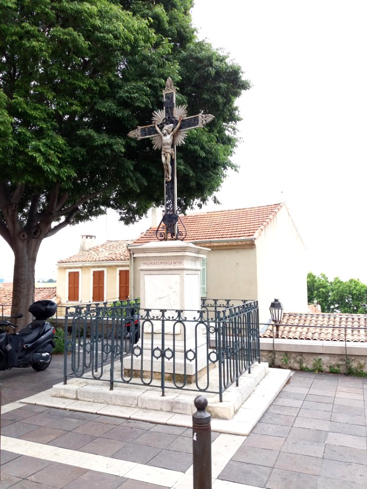 L'Estaque - Place Malleterre - Monument aux morts 2
