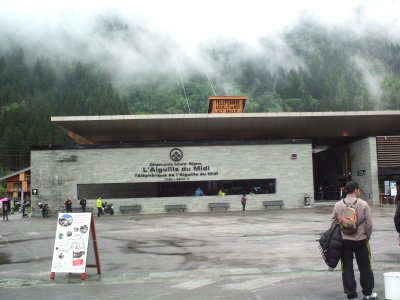 L'Aiguille du Midi lower cabel car station