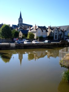 L'Alène, lac de barrage au centre de Luzy (Nièvre, Fr)