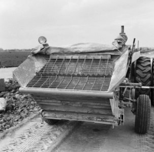 Landbouwmachines en werktuigen, werkzaamheden, stabilisatietrams, howard, Bestanddeelnr 160-1242