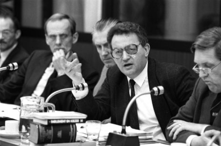 Landbouwminister Braks in overleg met de regering met betrekking tot het mestove, Bestanddeelnr 933-5858