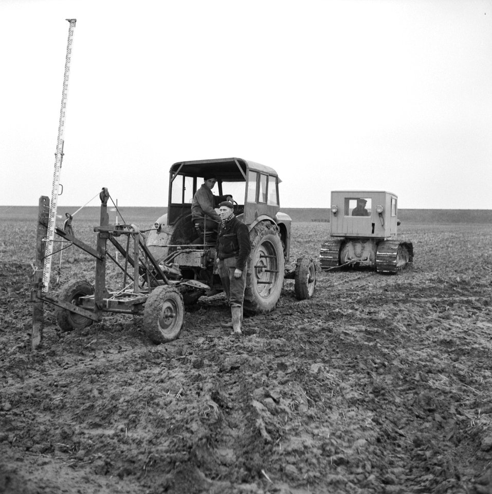 Landbouwmachines en werktuigen, werkzaamheden, drainage, plastic, bath-polder, Bestanddeelnr 160-1047