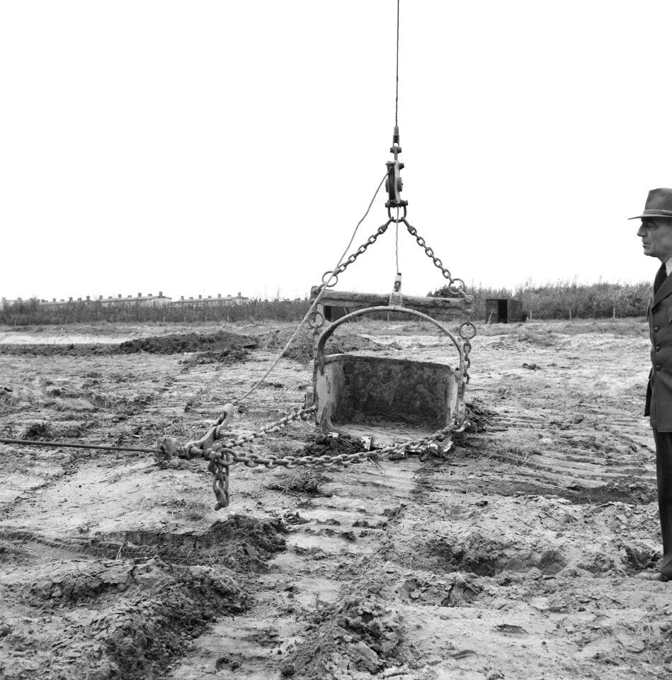 Landbouwmachines en werktuigen, werkzaamheden, draglines, bakken, luikenaar, Bestanddeelnr 160-1145