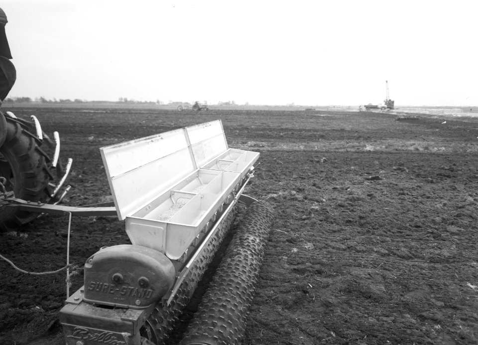 Landbouwmachines en werktuigen, werkzaamheden, zaaimachines, verbeteringen, bril, Bestanddeelnr 160-1115