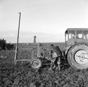 Landbouwmachines en werktuigen, werkzaamheden, drainage, plastic, bath-polder, Bestanddeelnr 160-1046