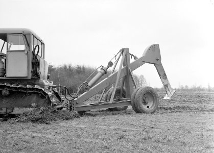 Landbouwmachines en werktuigen, werkzaamheden, woelers, caterpillar, Bestanddeelnr 160-1031
