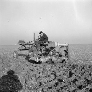 Landbouwmachines en werktuigen, werkzaamheden, spitmachines, mulder-horowitz, Bestanddeelnr 160-1111