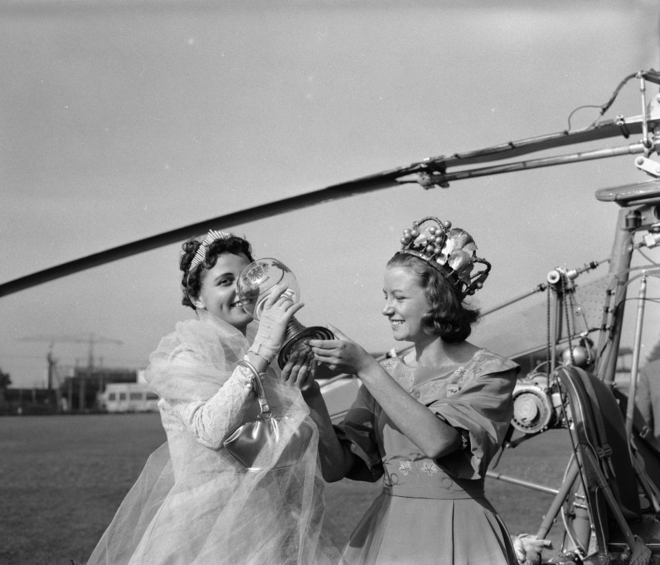 Landing van de druivenprinses Martha op de heliport te Rotterdam, Bestanddeelnr 909-8179