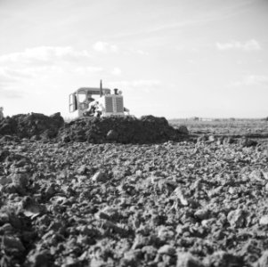 Landbouwmachines en werktuigen, werkzaamheden, ruilverkavelingen, bulldozers, he, Bestanddeelnr 160-1299