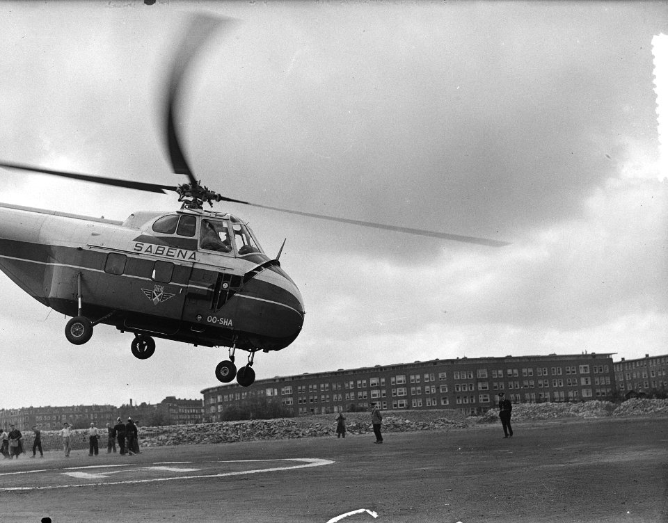 Landing van helicopter in Jan van Galenstraat, Bestanddeelnr 906-5842