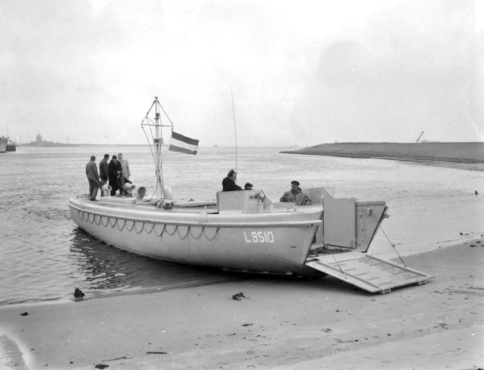Landingsboot van glasvezel en polyester voor Koninklijke Marine, Bestanddeelnr 913-9702