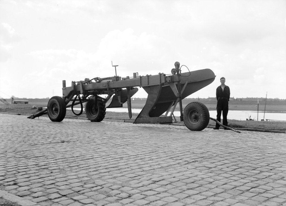 Landbouwmachines en werktuigen, werkzaamheden, ploegen, diepploeg 50, Bestanddeelnr 160-1010