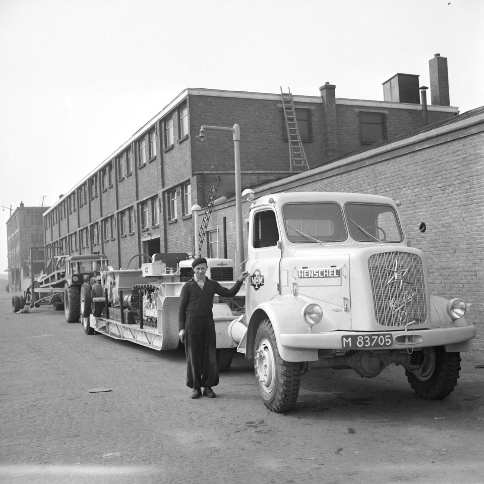 Landbouwmachines en werktuigen, werkzaamheden, diepladers, chauffeurs, henschel , Bestanddeelnr 160-1067