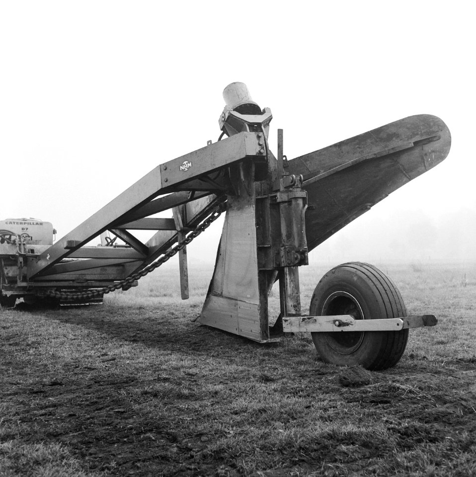 Landbouwmachines en werktuigen, werkzaamheden, ploegen, toolbarploeg, Bestanddeelnr 160-1210