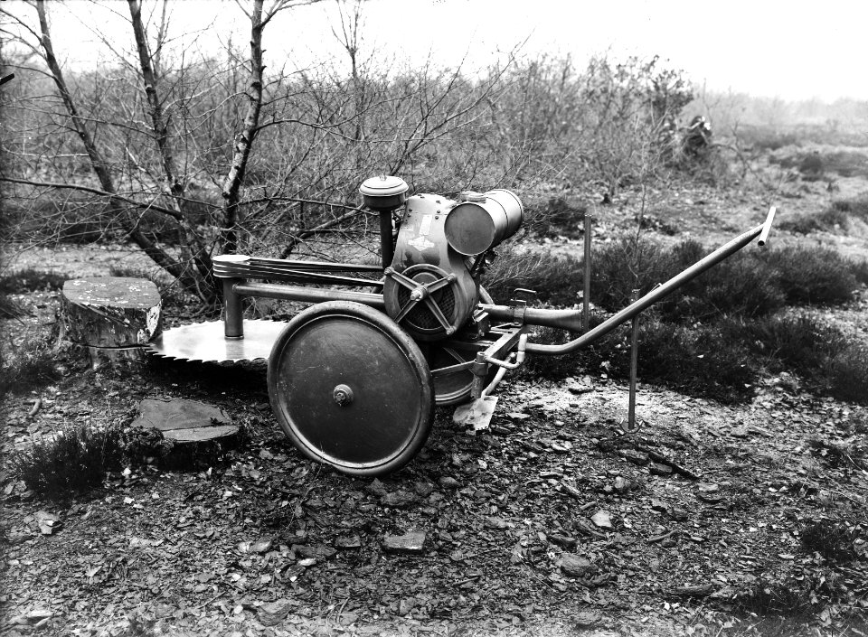 Landbouwmachines en werktuigen, werkzaamheden, motorzagen, cut quick, Bestanddeelnr 160-0952