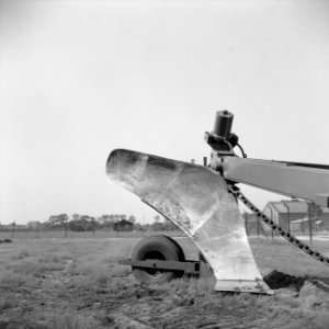 Landbouwmachines en werktuigen, werkzaamheden, ploegen, rister, toolbarploeg, Bestanddeelnr 160-1198