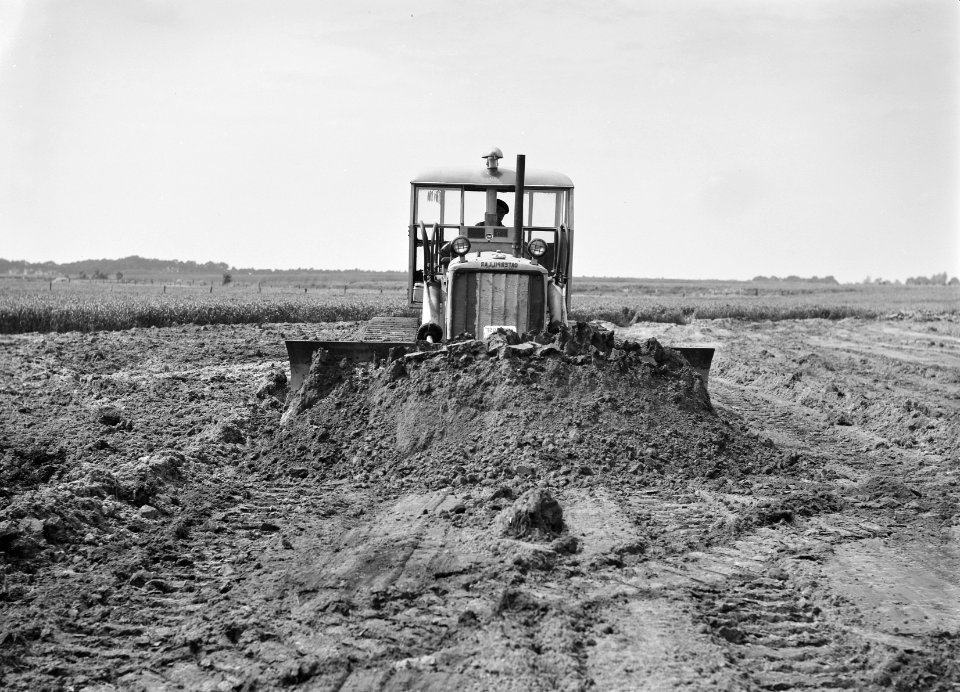 Landbouwmachines en werktuigen, bulldozers, werkzaamheden, Bestanddeelnr 160-1001