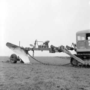Landbouwmachines en werktuigen, werkzaamheden, ploegen, toolbarploeg, Bestanddeelnr 160-1170
