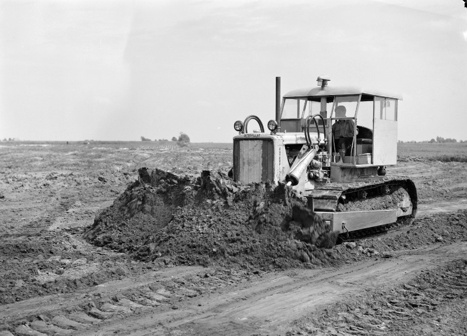 Landbouwmachines en werktuigen, bulldozers, werkzaamheden, Bestanddeelnr 160-1003