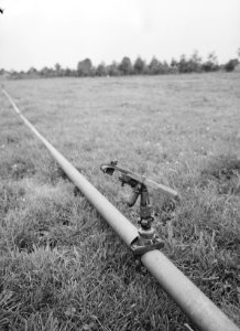 Landbouwmachines en werktuigen, werkzaamheden, beregening, buizen, sproeiers, Bestanddeelnr 160-1118
