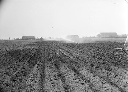 Landbouwmachines en werktuigen, werkzaamheden, beregening, ackerseghen, Bestanddeelnr 160-1130