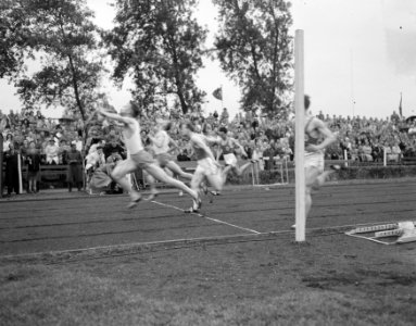 Landenatletiek Nederland Belgie, finish 100 m, Bestanddeelnr 906-6230