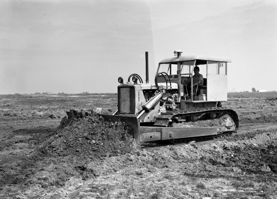 Landbouwmachines, werktuigen, bulldozers, Deurne, Bestanddeelnr 192-0935