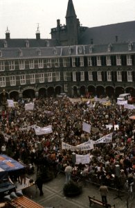 Landelijke vrouwenstakingsdag ( Den Haag ) overzicht van de demonstratie op het, Bestanddeelnr 253-8499