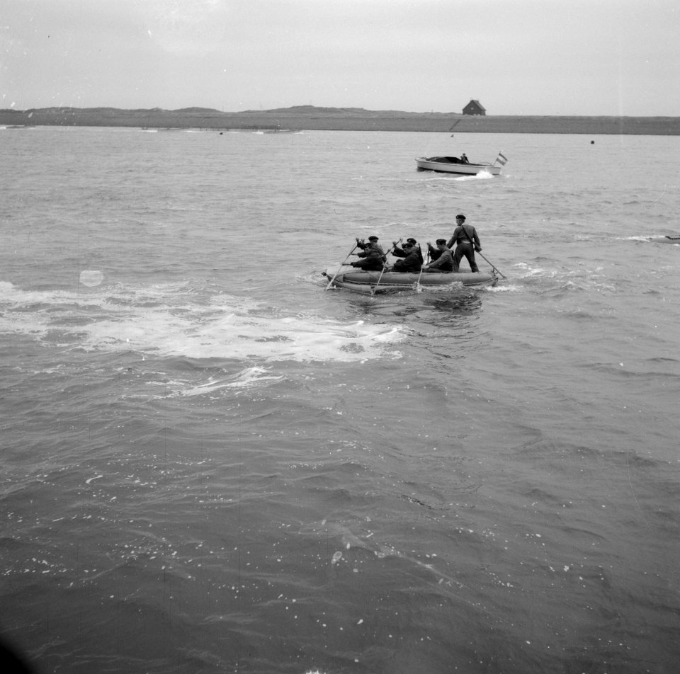 Landingsoperaties van de mariniers op Texel. Onderzeeër, Bestanddeelnr 904-0557