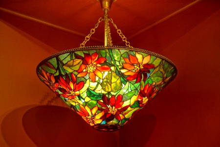 Lamp shade (poinsettia pattern), Louis Comfort Tiffany, Tiffany Studios, 1914, leaded glass - Currier Museum of Art - Manchester, NH - DSC07547