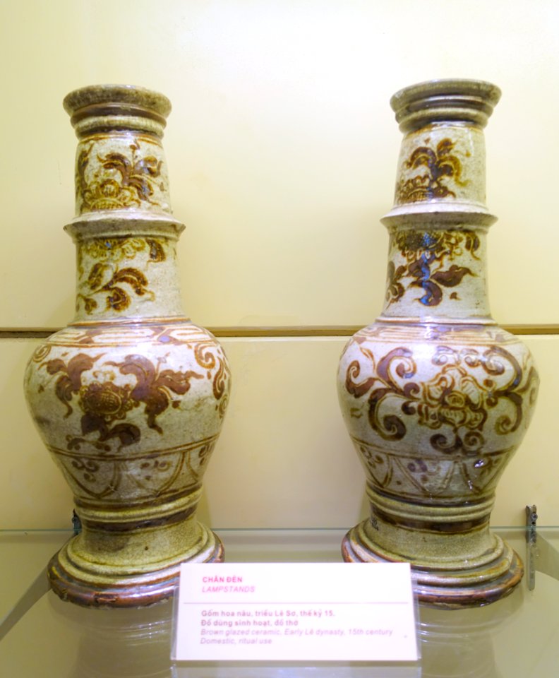 Lamp stands for domestic and ritual use, Early Le dynasty, 15th century, brown glazed ceramic - National Museum of Vietnamese History - Hanoi, Vietnam - DSC05709
