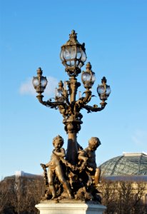 Lampadaire ronde des Amours Gauquié Pont Alexandre III Paris