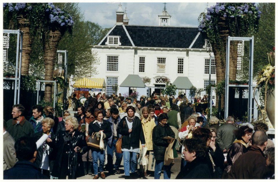 Landgoed Beeckestijn de bezoekers van de tuinshow Home and Garden rondom het buitenhuis. NL-HlmNHA 54037344