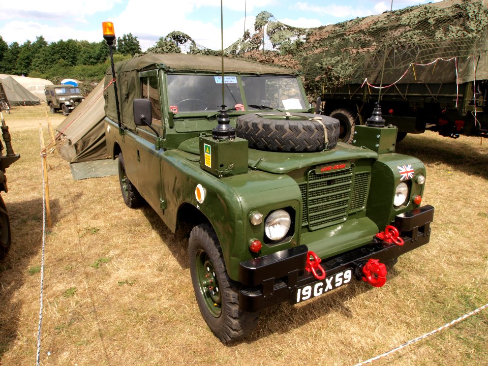 Land Rover S111 FFR (1980) (owner Tony Hodge)