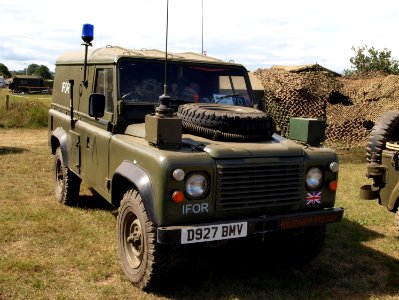 Land Rover 110 (1986) (owner Wayne Page) photo