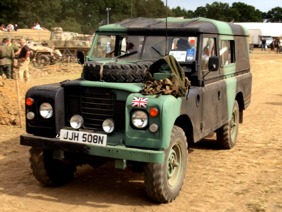 Land Rover 109 S111 (owner Bradley Wheeler) pic2
