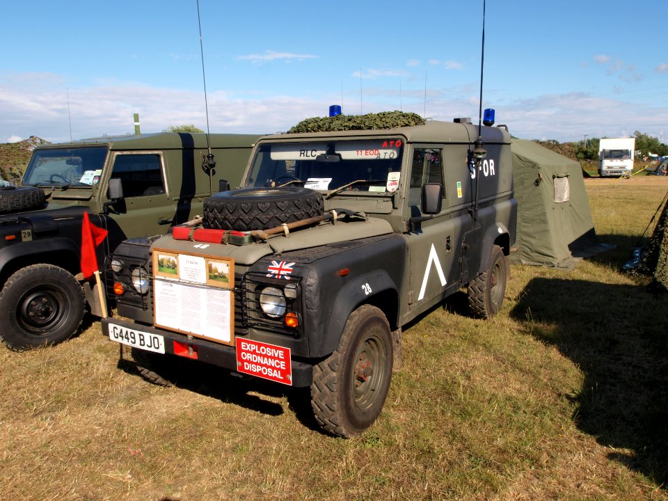 Land Rover Defender 110 (1990) GB (owner Ross Southey) pic2