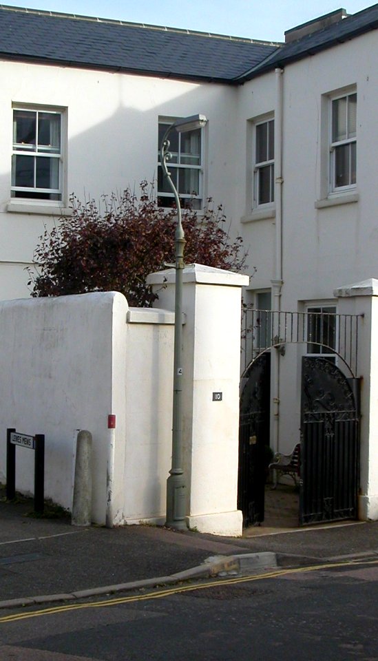 Lamp-post at 10 Arundel Place, Kemp Town, Brighton (IoE Code 479358)