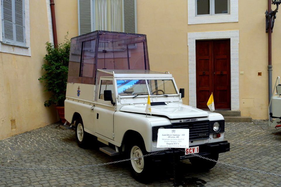 Land Rover Santana 109, III Series, SW, 1983, used by Pope John Paul II - Pontifical Palace - Castel Gandolfo - DSC04250
