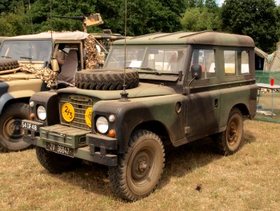 Land Rover S111 (1975) (owner Netanya Curtis)