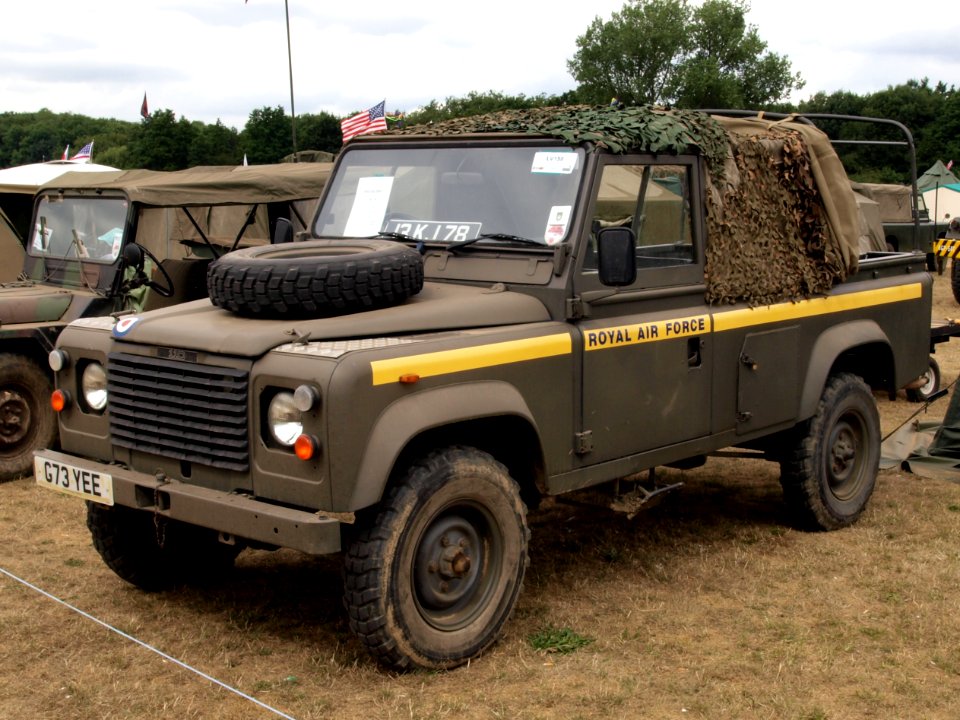 Land Rover 110 Royal Air Force (1990) GB (owner Scott Robinson)