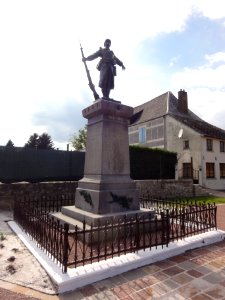 Landouzy-la-Ville (Aisne) monument aux morts