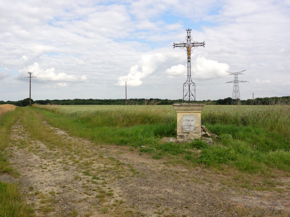 Landricourt (Aisne) paysage avec croix de chemin