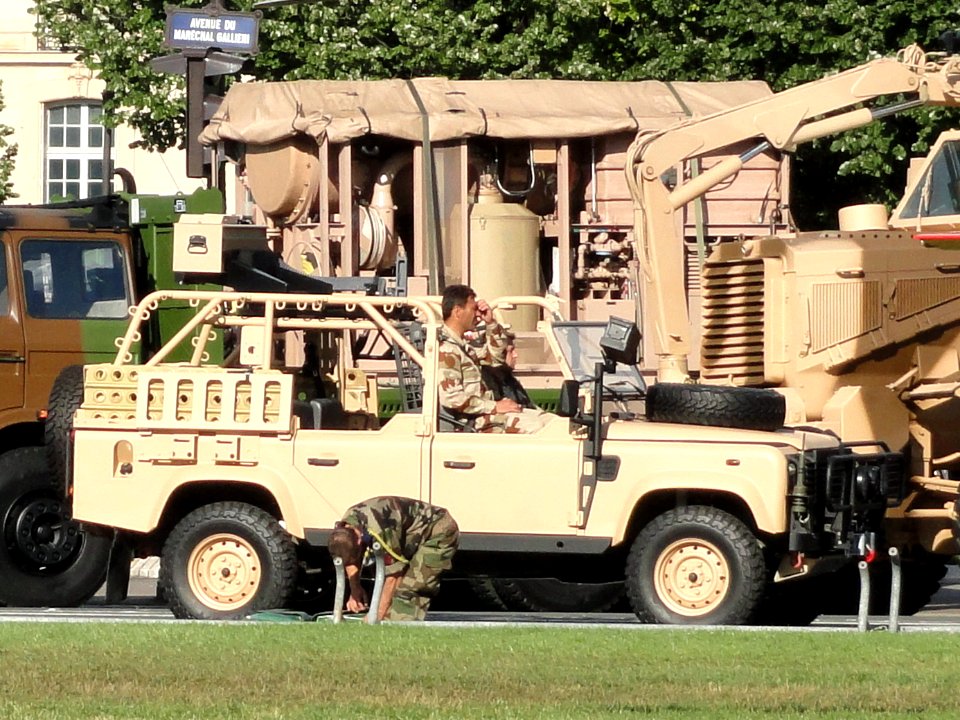 Land Rover photo-1