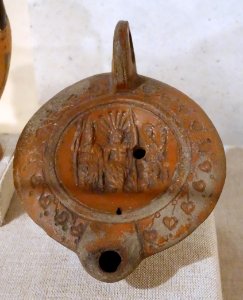 Lamp depicting Jupiter, Juno, and Minerva, Roman, France, 1st century AD, terracotta - Spurlock Museum, UIUC - DSC05769